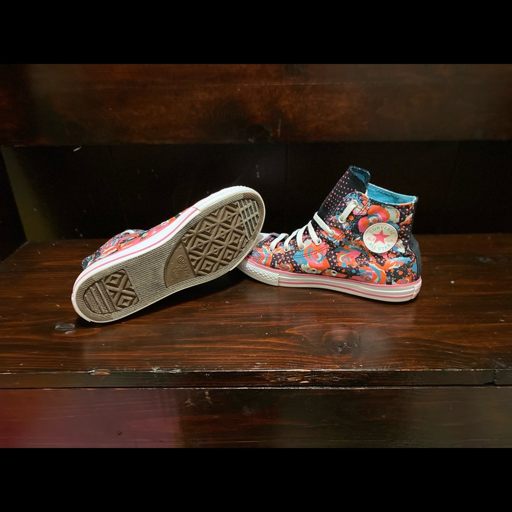 Converse High Top Chuck Taylor size 5 Graffiti Roses